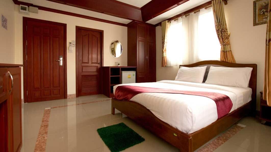 Bluebird Inn Pattaya Exterior foto