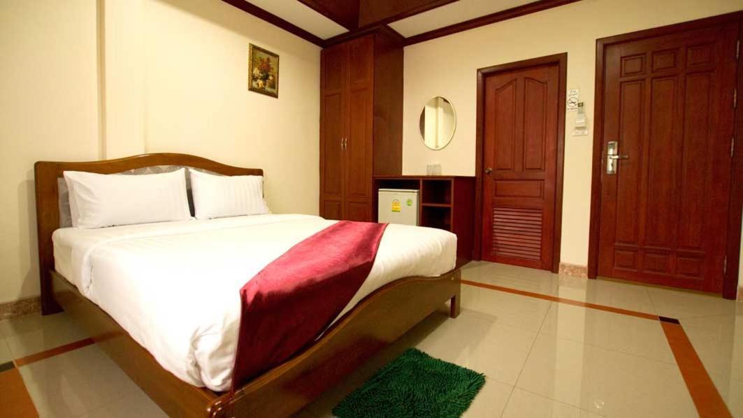 Bluebird Inn Pattaya Exterior foto