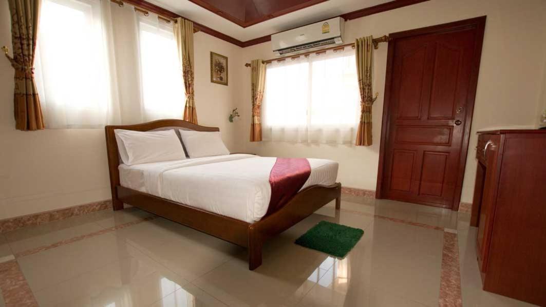 Bluebird Inn Pattaya Exterior foto